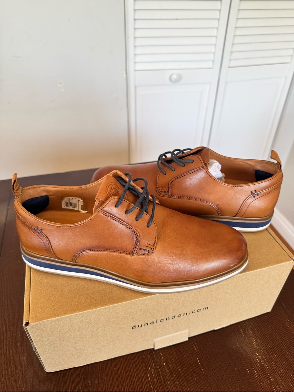 Dune London Men’s Tan Leather Lace-Up Derby with Navy-Trim Sole Size 8